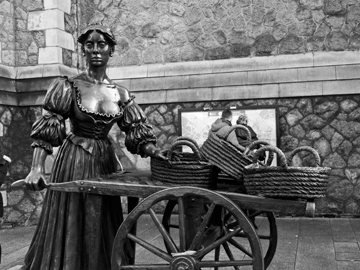 Molly Malone statue, also known as The Tart With the Cart