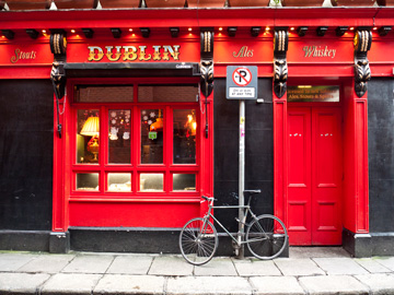 A bicycle outside of a pub in Dublin, Ireland