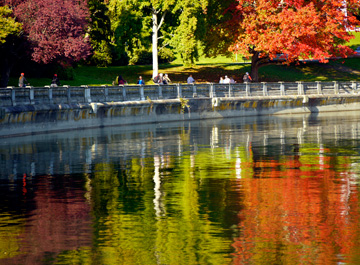 The colorful trees of autumn are reflected in the waters lining Stanley Park in Vancouver, BC