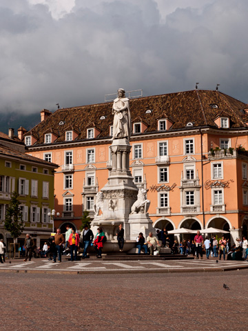 Piazza Walther in Bolzano/Waltherplatz in Bozen
