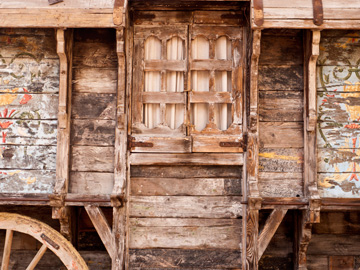 An old, wooden wagon in Montepulciano, Italy